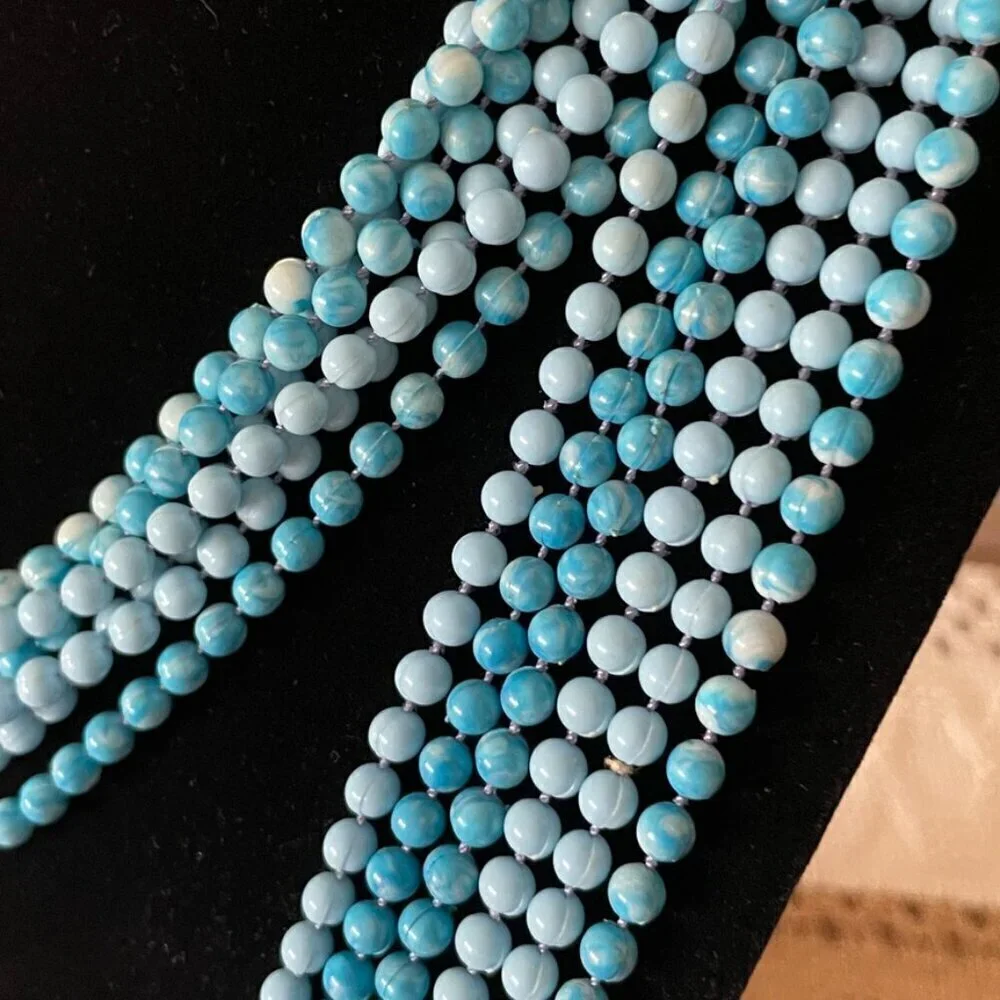 VINTAGE BEADED NECKLACE BLUE CIRCA 1970s